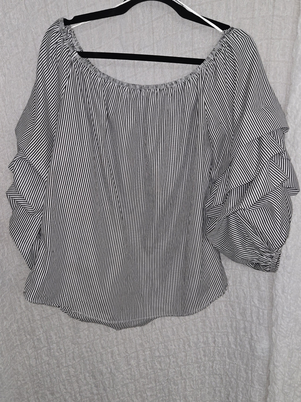 Roommates‎ Large Striped Off-Shoulder Ruffled Sleeve Top - Black/White - Picture 4 of 4